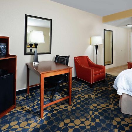 Hampton Inn & Suites Huntersville Exterior photo