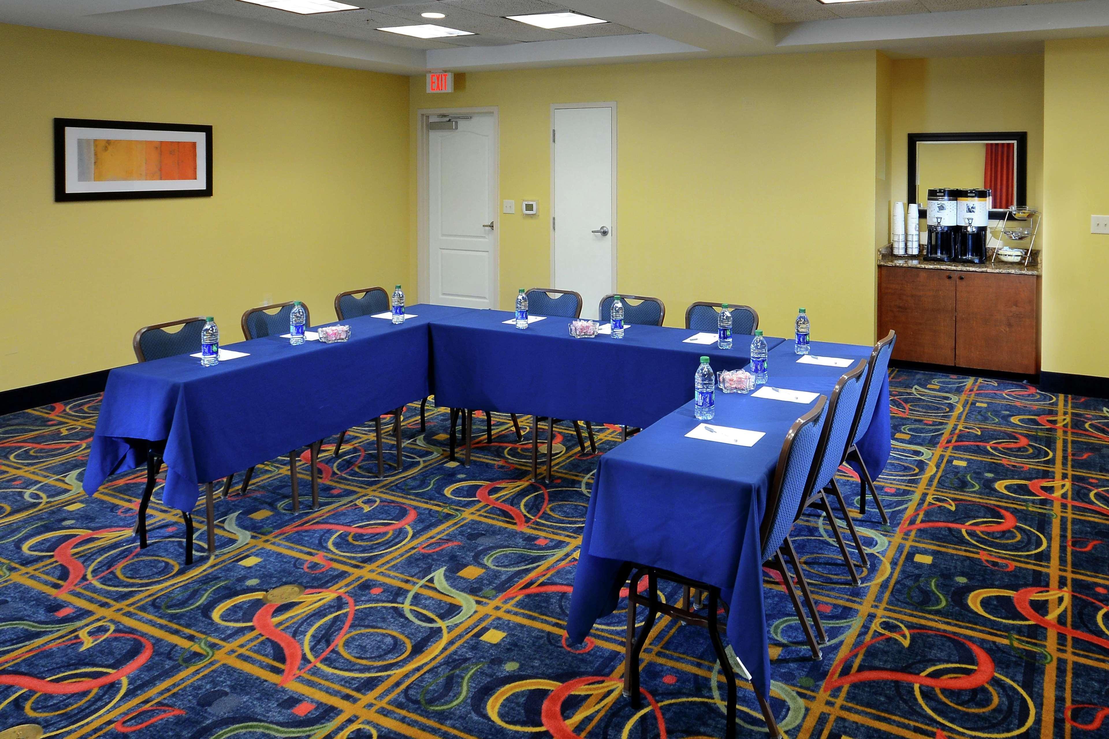 Hampton Inn & Suites Huntersville Exterior photo