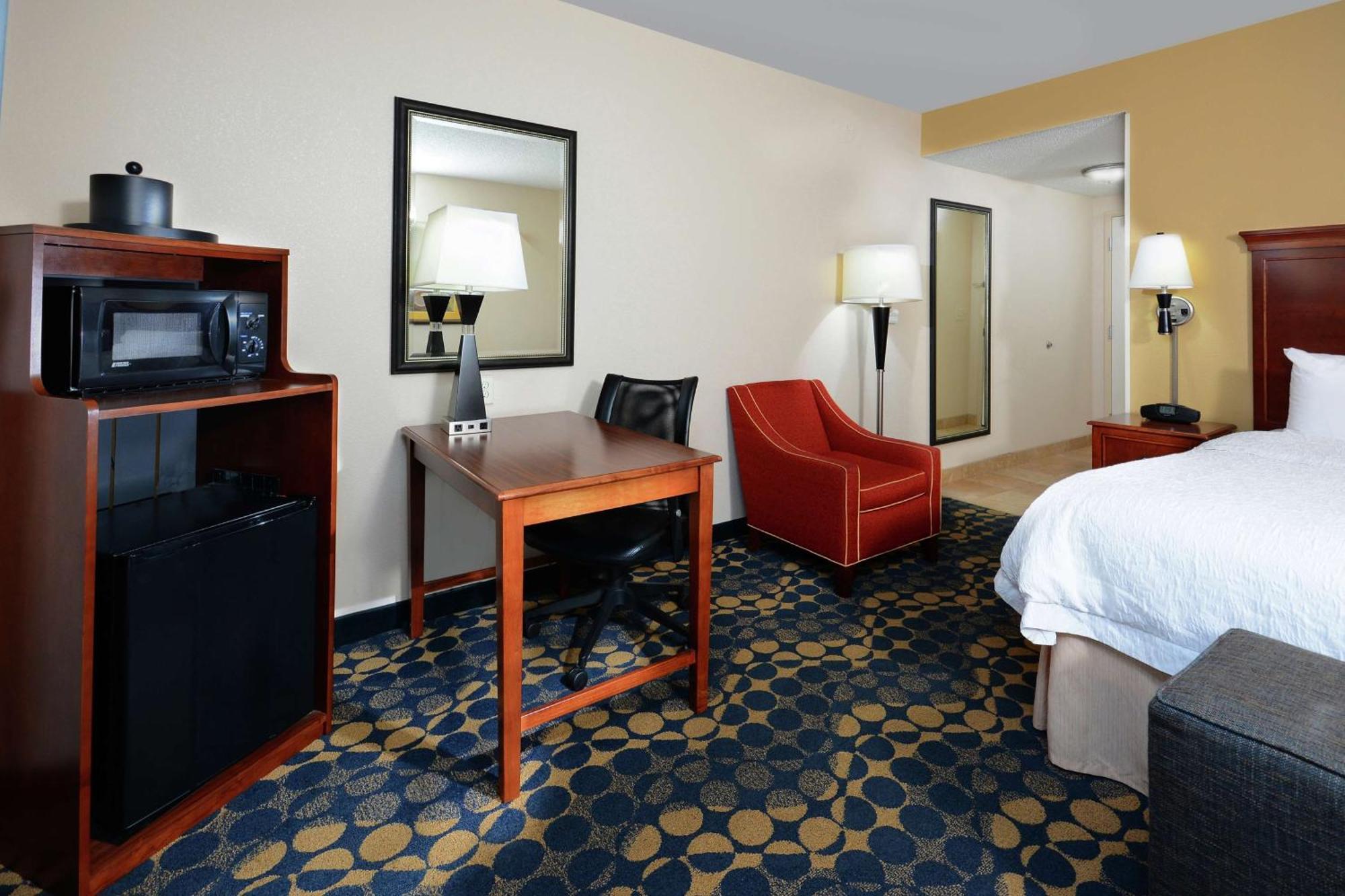 Hampton Inn & Suites Huntersville Exterior photo
