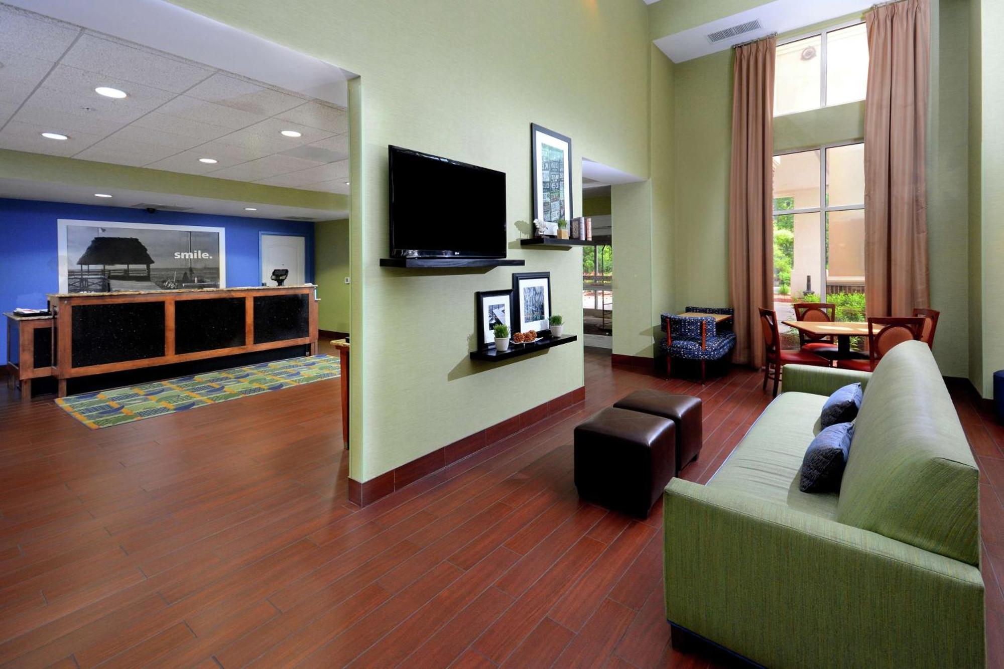 Hampton Inn & Suites Huntersville Exterior photo
