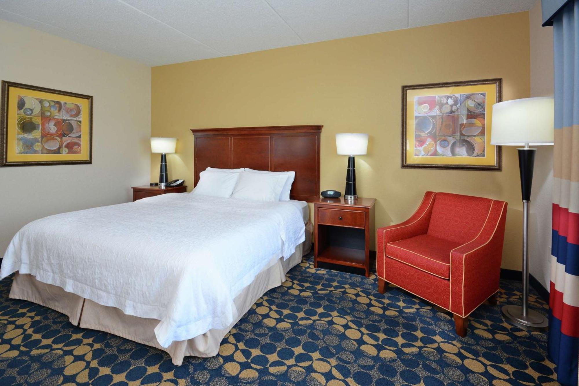 Hampton Inn & Suites Huntersville Exterior photo