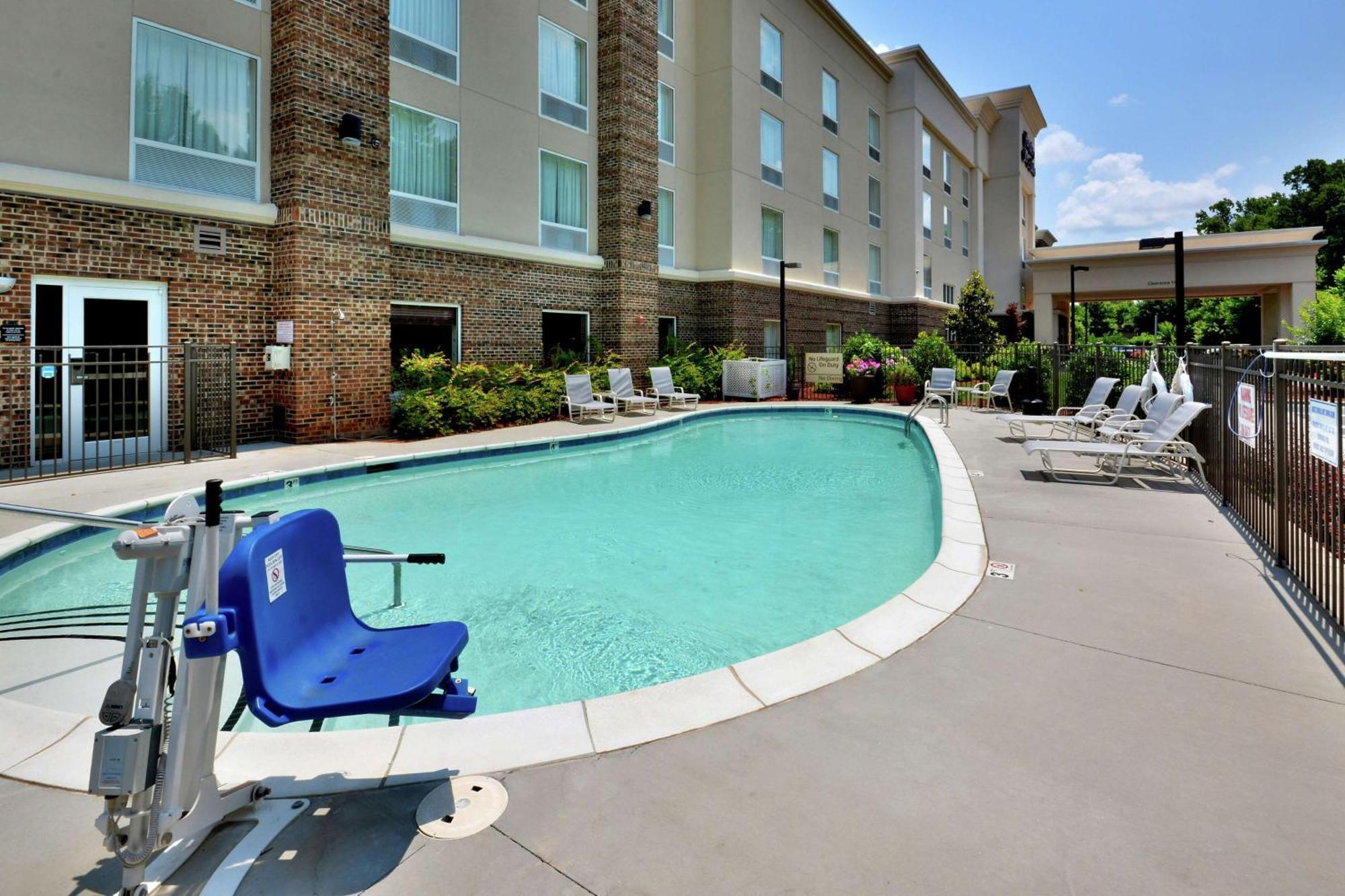 Hampton Inn & Suites Huntersville Exterior photo