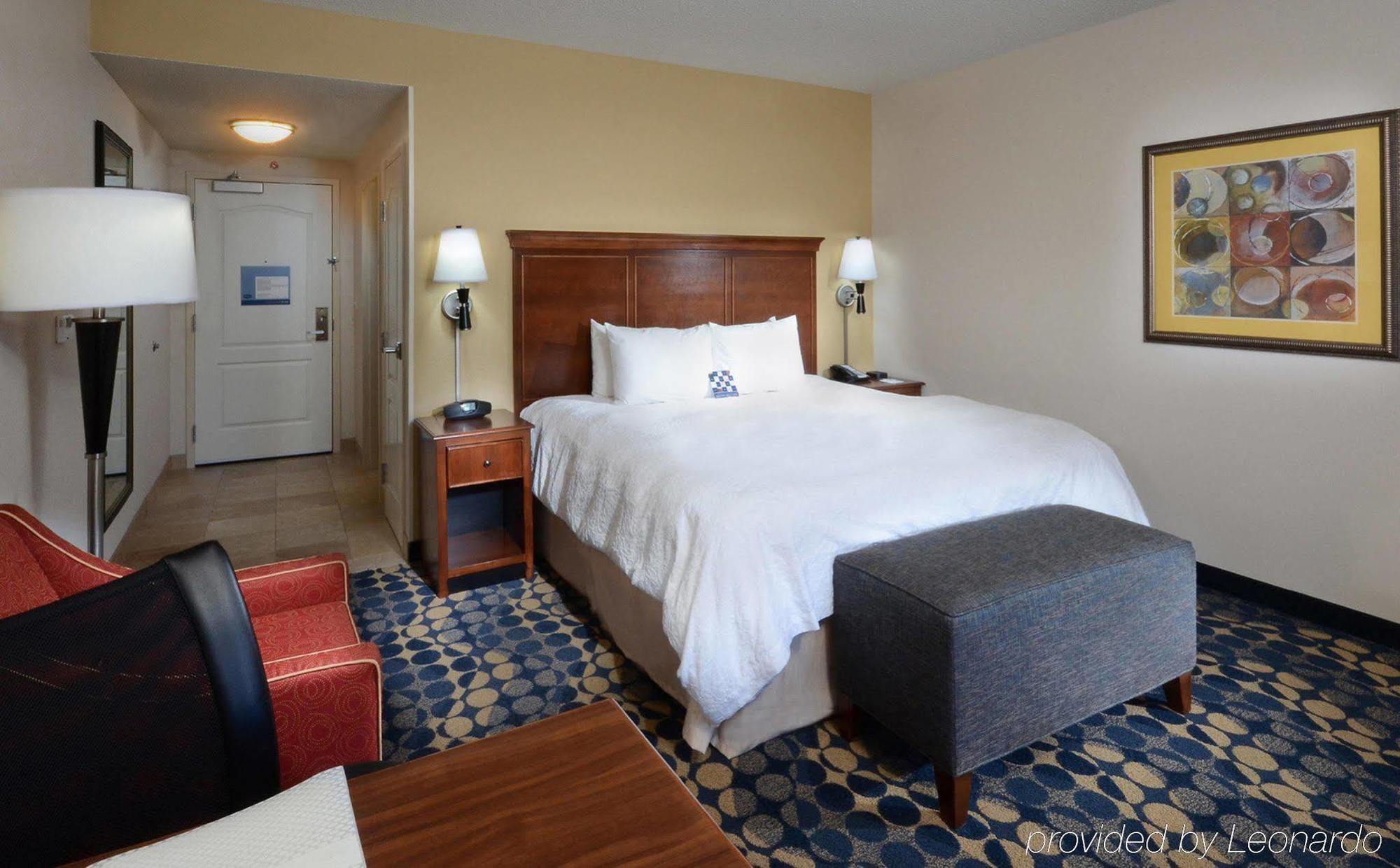 Hampton Inn & Suites Huntersville Exterior photo