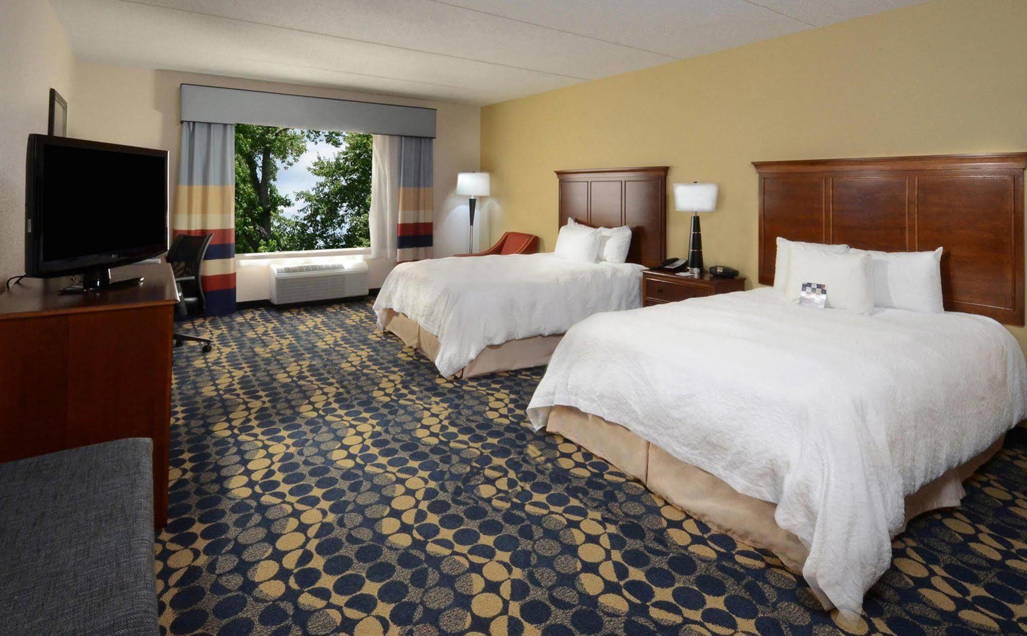 Hampton Inn & Suites Huntersville Exterior photo